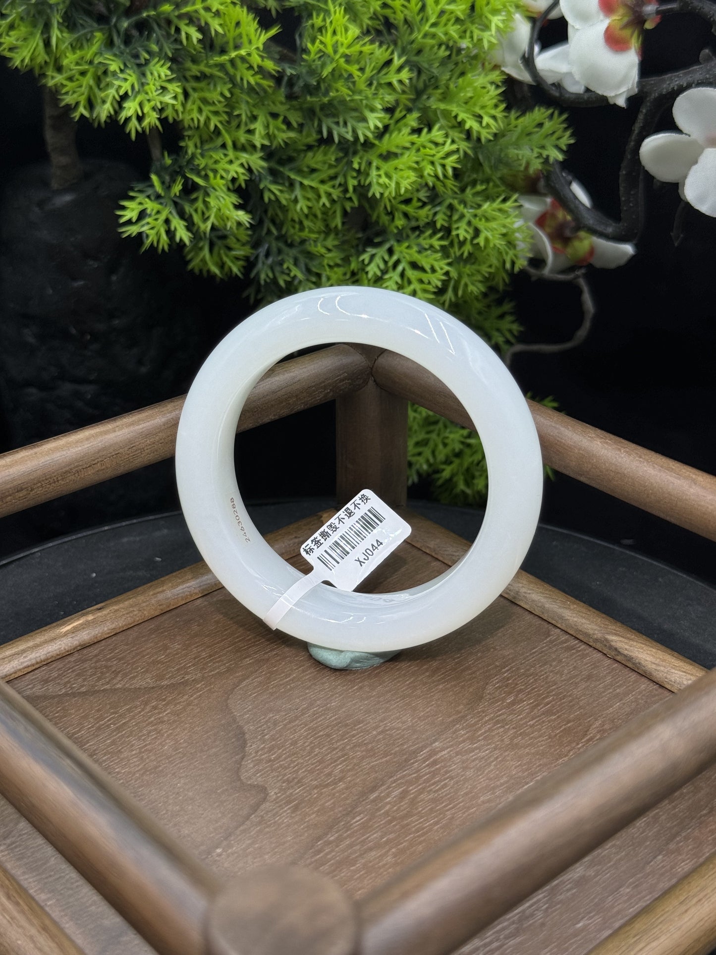 White Hotan Jade Bangle | 白玉和田玉手镯