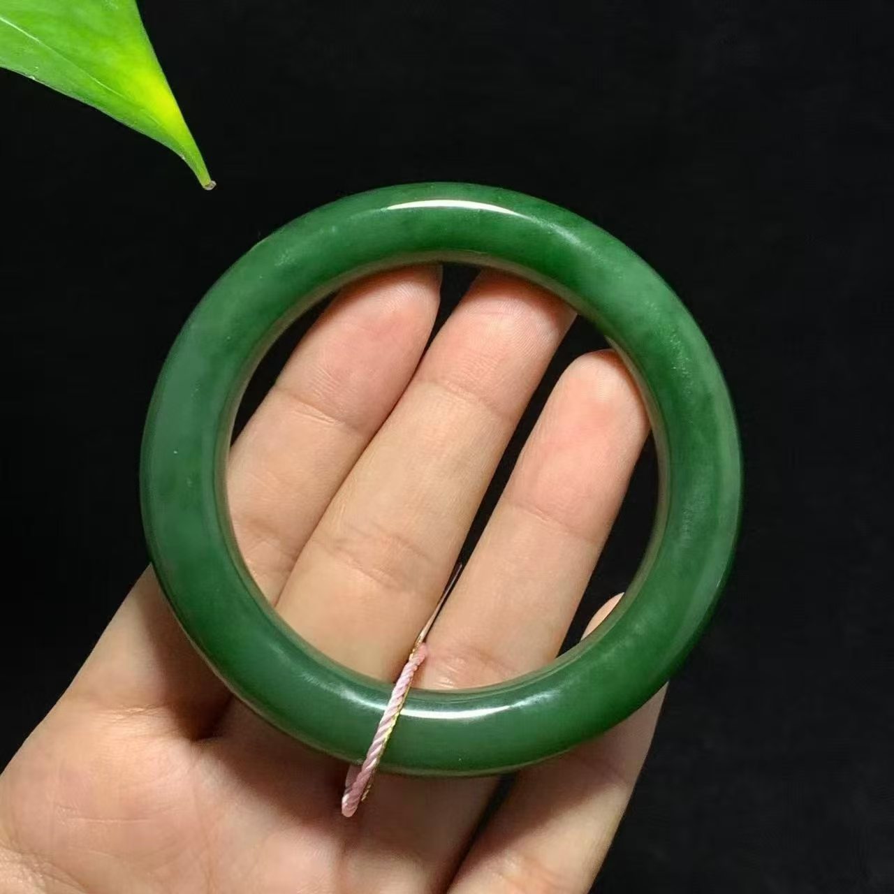 Spinach Green Hotan Jade Round Bangle | 碧玉菠菜绿圆条手镯