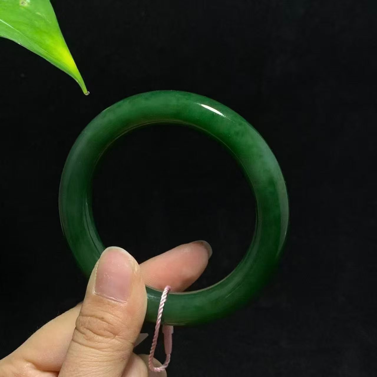 Spinach Green Hotan Jade Round Bangle | 碧玉菠菜绿圆条手镯