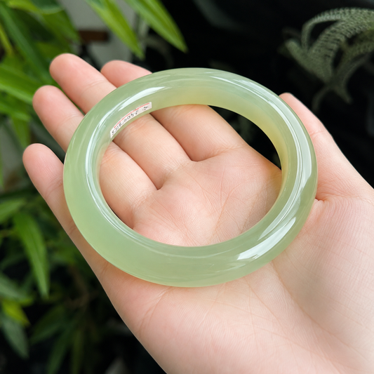 Qing Shui Hotan Jade Bangle | 晴水和田玉手镯