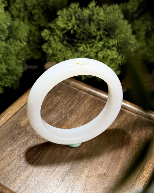 White Hotan Jade Bangle | 白玉和田玉手镯