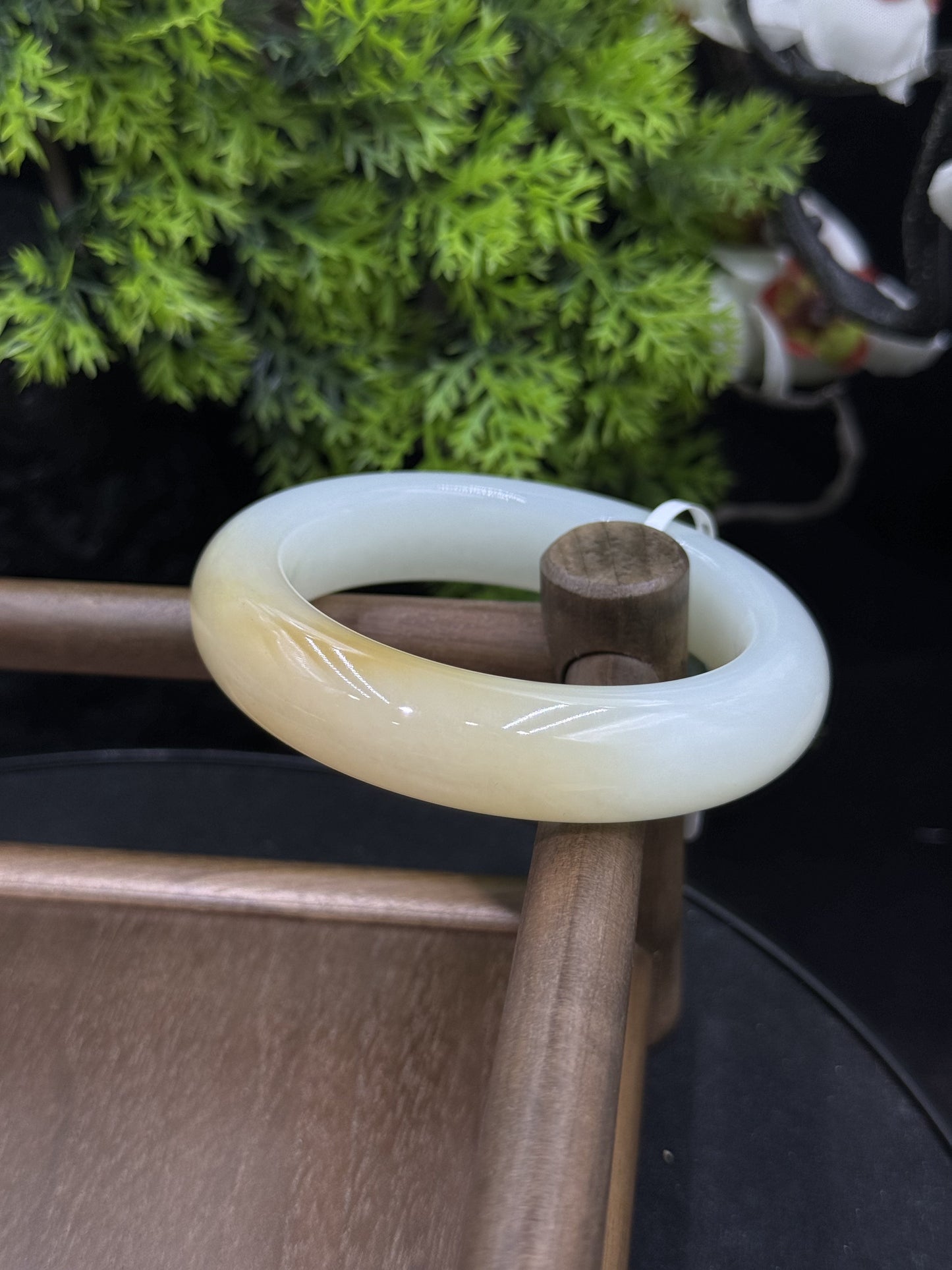 Sugar White Hotan Jade Bangle | 糖白和田玉手镯