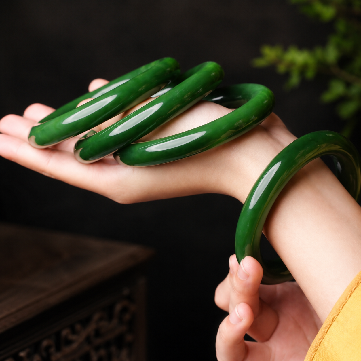 Green Hotan Jade Bangle | 碧玉手镯